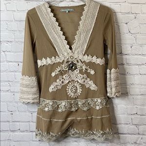 Passion Concept beige blouse with lace and stone